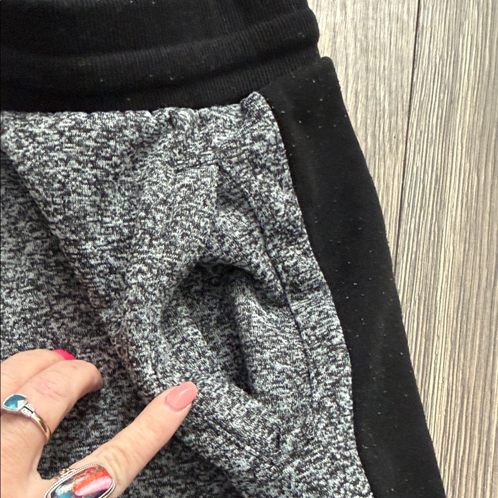 Men's Dual-Tone Joggers in Gray and Black - Picture 5 of 10